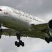 Uçuş ortasında B787’nin kokpit camı çatladı
