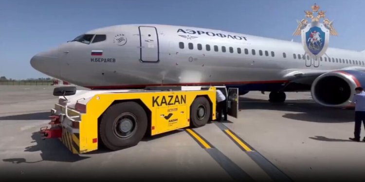 Aeroflot uçağı puch back aracına çarptı