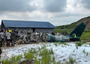 Yolcu uçağı kalkışta kaza yaptı: 18 ölü