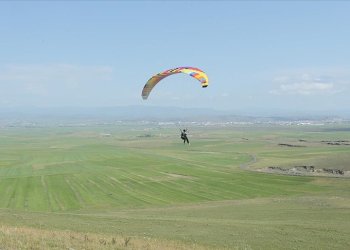 Yamaç paraşütü pilotları Kars’a yeni bir soluk getirdi