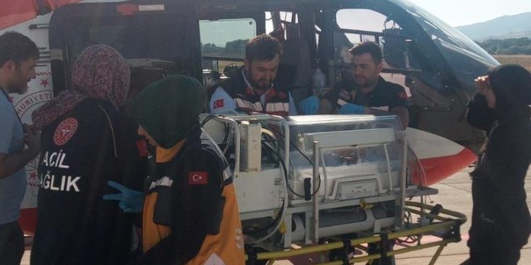 Ambulans helikopter yenidoğan bebek için havalandı