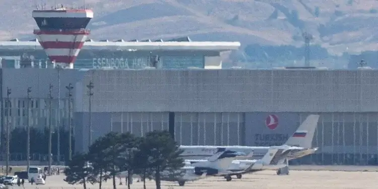 Ankara’ya 7 uçak indi, 26 rehine takas edildi