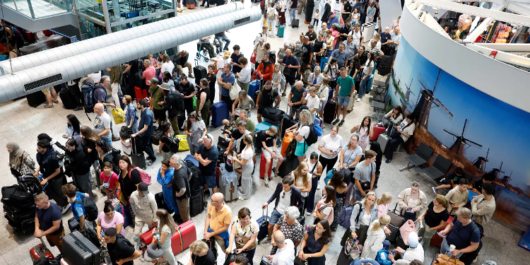 Bilgisayar sistemlerindeki geniş çaplı arıza uçuşları aksattı