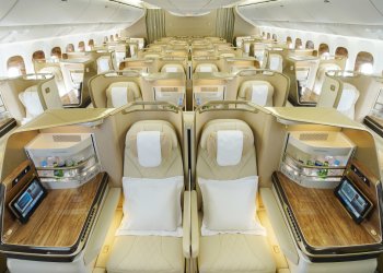 Emirates’in kabini yenilenen ilk B777 uçağı hizmete başladı