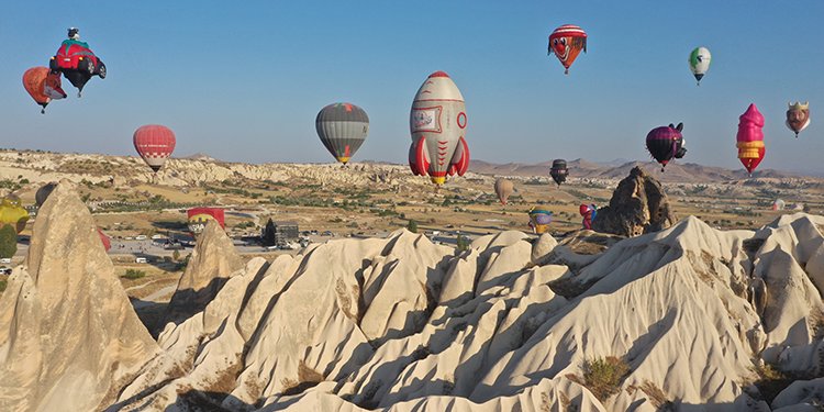 Kapadokya semaları 18 ülkenin balonuyla renklendi