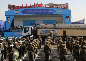 İran, yeni kamikaze İHA ve balistik füzesini ortaya çıkardı