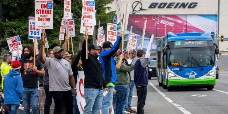 Boeing’de on binlerce işçi geçici izne çıkartılıyor