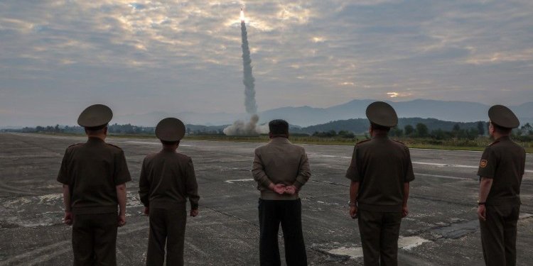 Kuzey Kore’den 4,5 ton harp başlığı taşıma kapasiteli füze testi