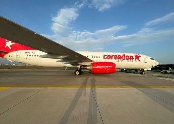 Antalya’da Corendon uçağının tekerleri patladı