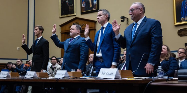 Pentagon eski yetkilisinden UFO itirafı: “Gerçekleri gizlediler”