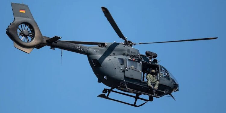 Rus gemisi Alman helikopterine aydınlatma mühimmatı ateşledi