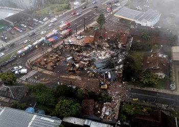 Brezilya’da küçük uçak binaya çarptı: 10 yolcu öldü