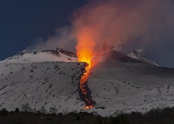 Etna yanardağı hava ulaşımını olumsuz etkiliyor