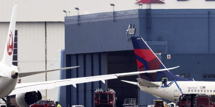 Japan Airlines Seattle’da Delta’nın kuyruğuna çarptı