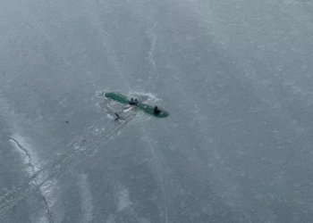 Düşen uçağın kanadında -20 derecede kurtarılmayı beklediler!