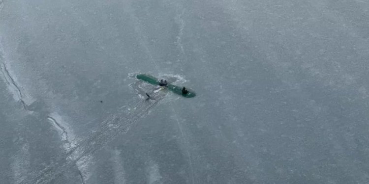 Düşen uçağın kanadında -20 derecede kurtarılmayı beklediler!