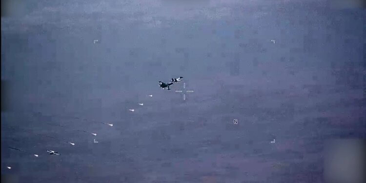 Rus SU-35, Fransız İHA’sına tehlikeli yaklaştı