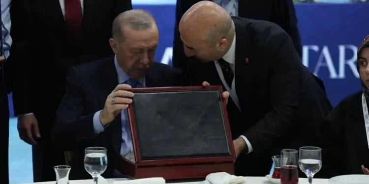 TAV’dan Erdoğan’a 208 yıllık el yazması