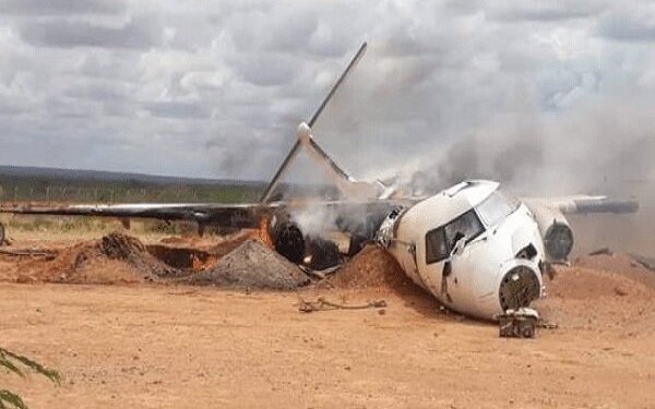 Somali’de uçak düştü: 5 kişi öldü