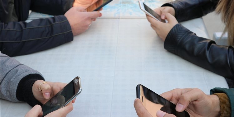 Z Kuşağı ile etkili iletişim: Dijital dünyanın yeni nesliyle bağ kurmak