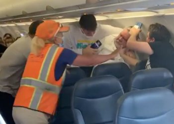 Uçuşta herkesi çileden çıkaran yolcular