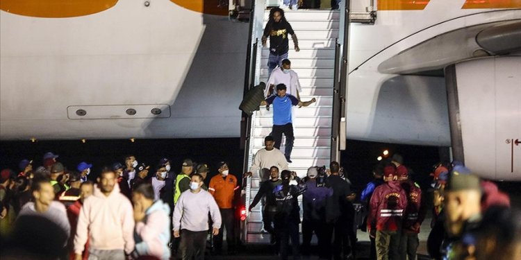 ABD, göçmenlere uçuş için 1000 dolar verecek!