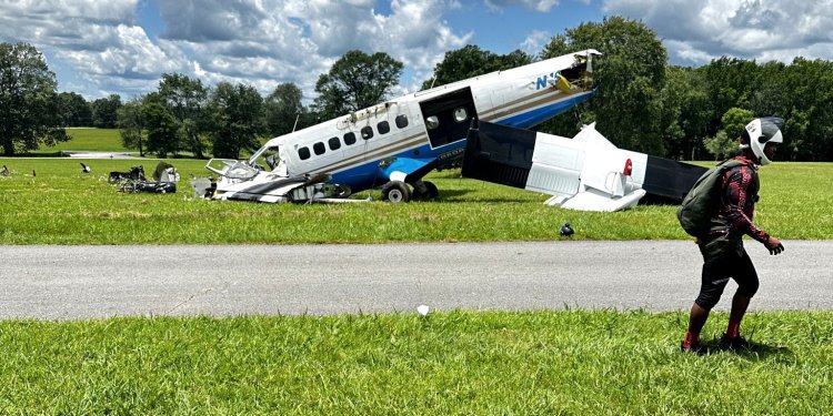 ABD’de paraşütçüleri taşıyan uçak düştü