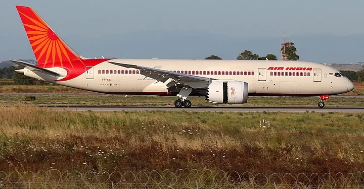Air India uçağı, teknik arıza nedeniyle geri döndü