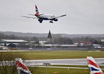 Kirli çorap kokusu acil iniş yaptırdı!