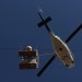 Helikoptere bağlı sepette saatlerce kesintisiz enerji mesaisi