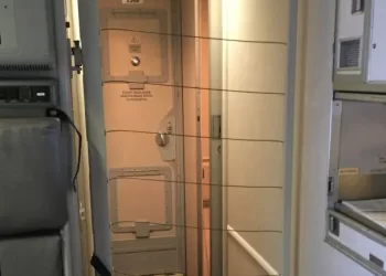 FAA, ikinci kokpit kapısı zorunluluğunu erteledi