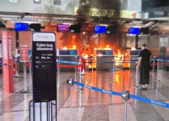 İtalya’da çekiçli şahıs kontuarları ateşe verdi