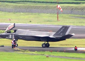 İngiliz F-35B Japonya’da acil iniş yaptı