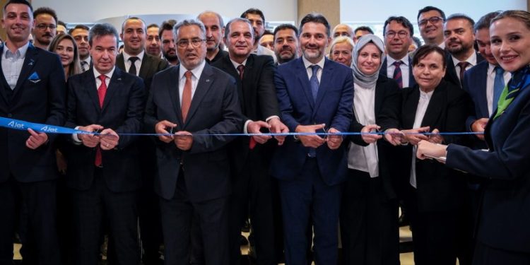 AJet yeni genel müdürlük binasını açtı