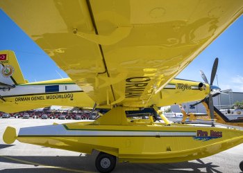 Burdur’da yangın söndürme uçağı su aldığı gölden kalkamadı