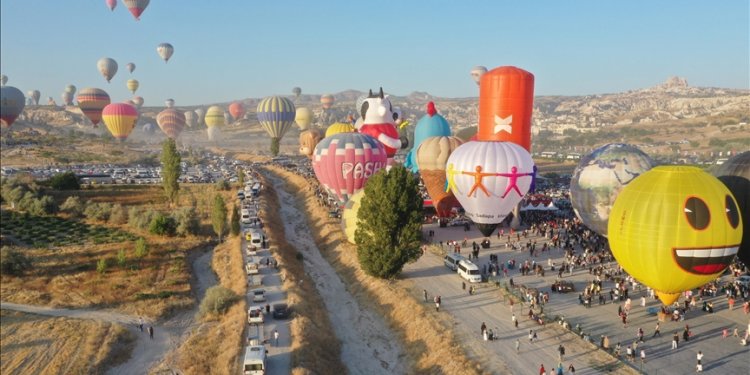 Kapadokya Balon Festivali son gününde büyüledi