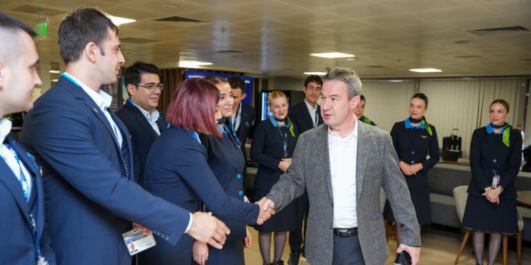 Kerem Sarp’tan AJet ekiplerine rekor sonrası ziyaret