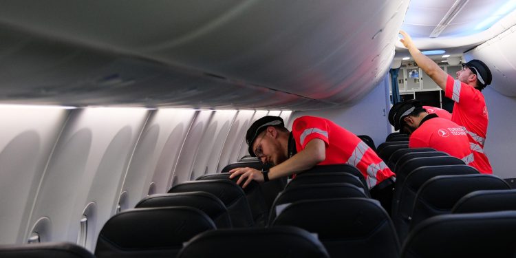 Uçaklara koltuklar nasıl döşeniyor?