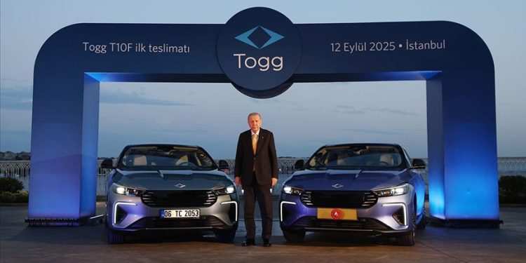 Cumhurbaşkanı Erdoğan’a ilk Togg T10F teslimatı