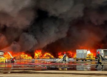 Havalimanındaki yangında zarar 1 milyar dolara yaklaştı