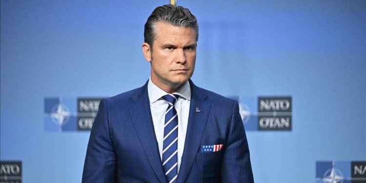 ABD Savunma Bakanı’nın uçağı acil iniş yaptı