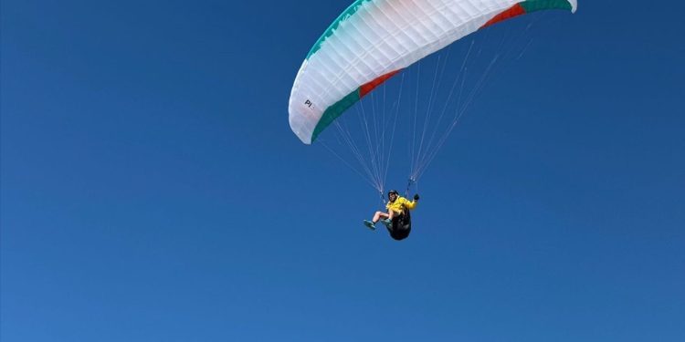 Dünya Yamaç Paraşütü Hedef Şampiyonası, Antalya’da sürüyor