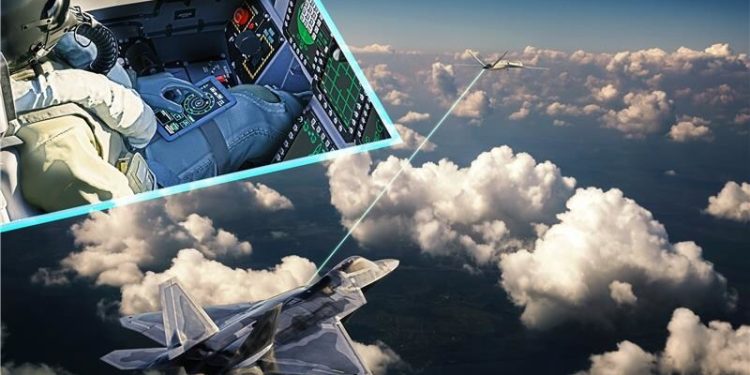 F-22’den insansız hava aracı kontrol edildi
