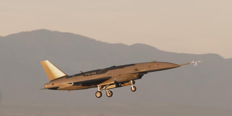 Anduril’in insansız savaş uçağı YFQ-44A ilk kez uçtu