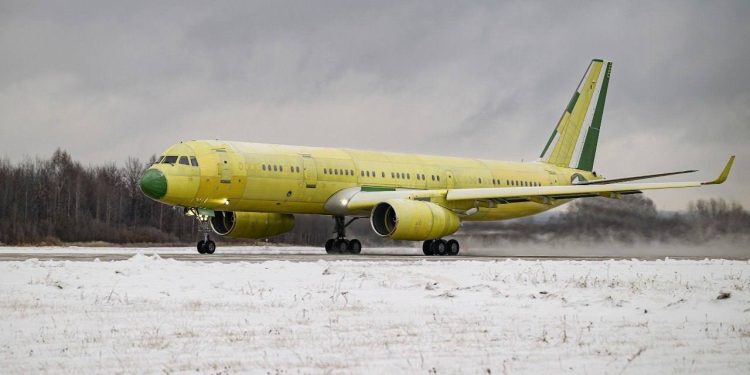 Yerli Rus yolcu uçağı Tu-214 Kazan’dan havalandı