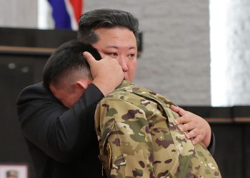 Kim Jong Un, yurtdışına asker gönderimini övdü