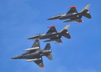 Arjantin ilk F-16’larını teslim alıyor: Altı uçak yolda