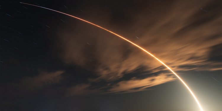 Starlink uydusu yörüngede kontrolden çıktı: İletişim kesildi