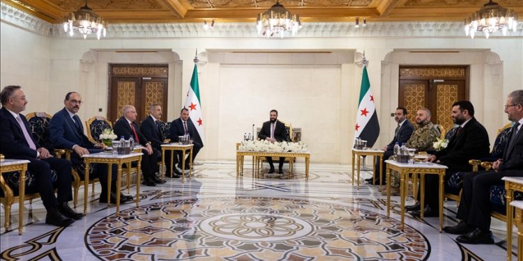 Türk heyeti Şam’da, Suriye lideri Şara ile görüştü