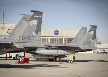 NASA filosuna iki F-15 katıldı